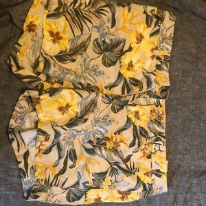 Old navy mid-rise everyday shorts